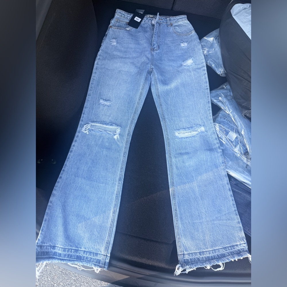 Women’s Light Blue Distressed Straight-Leg Jeans